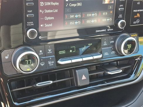 Used 2020 Toyota Highlander XLE image 18