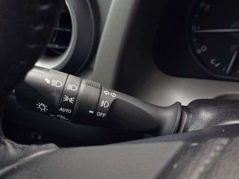Used 2017 Toyota RAV4 XLE AWD/4WD image 32