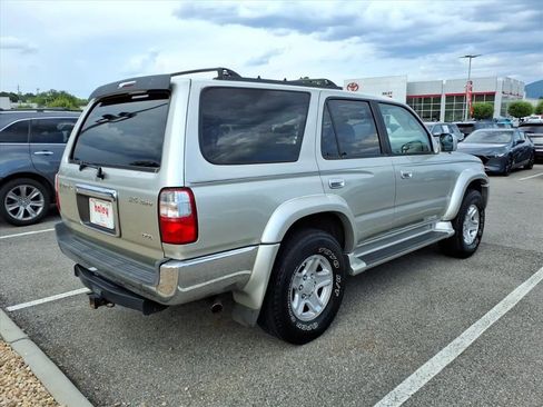 Used 2002 Toyota 4Runner SR5 AWD/4WD image 2