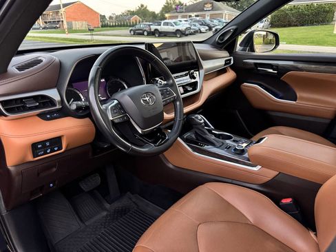 Used 2021 Toyota Highlander Platinum image 15