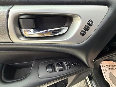 Used 2018 Nissan Pathfinder SL AWD/4WD image 25