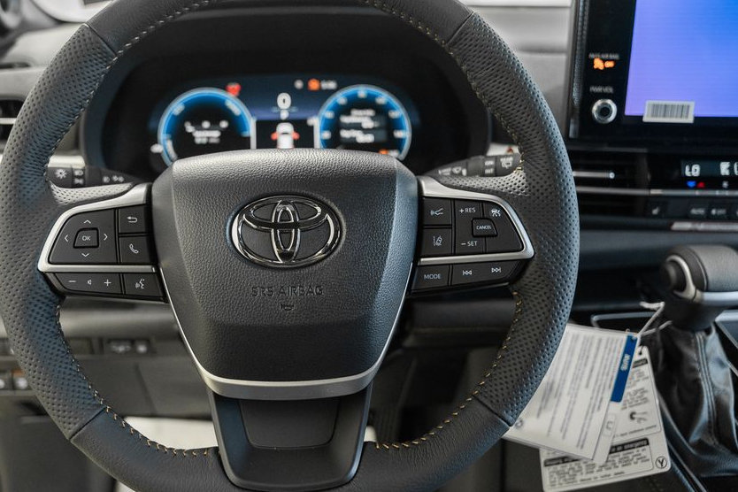 New 2026 Toyota Sienna XLE Woodland Edition AWD/4WD image 30