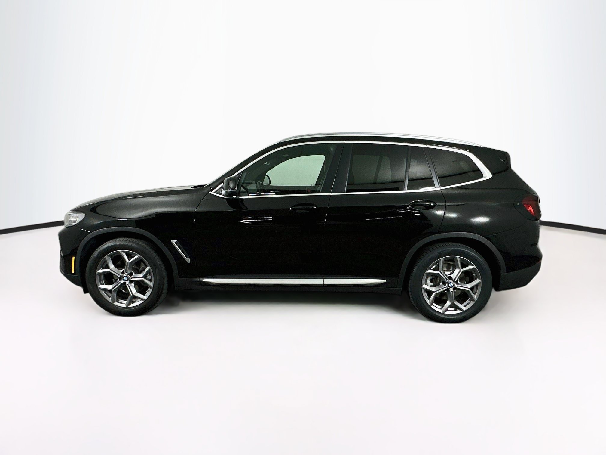 Used 2024 BMW X3 sDrive30i w/ Premium Package RWD image 4