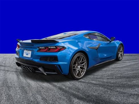Used 2025 Chevrolet Corvette Z06 RWD image 4