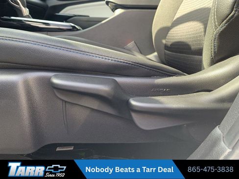 Used 2025 Chevrolet Trax LT w/ LT Convenience Package FWD image 14