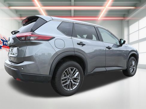 Used 2024 Nissan Rogue S AWD/4WD image 3