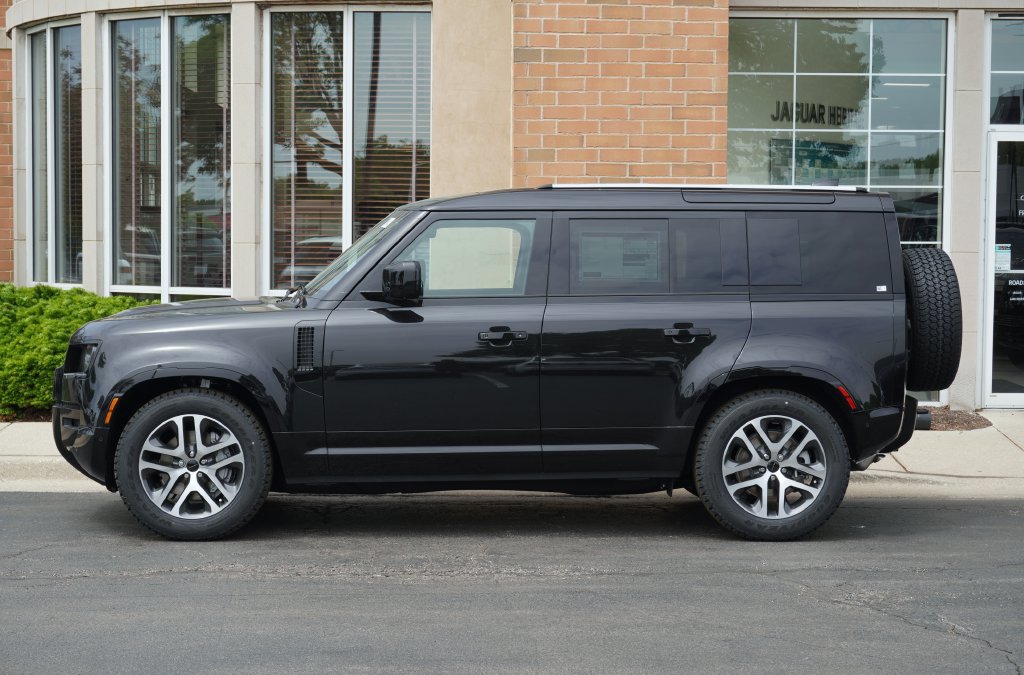 Used 2026 Land Rover Defender 110 X-Dynamic SE AWD/4WD image 2