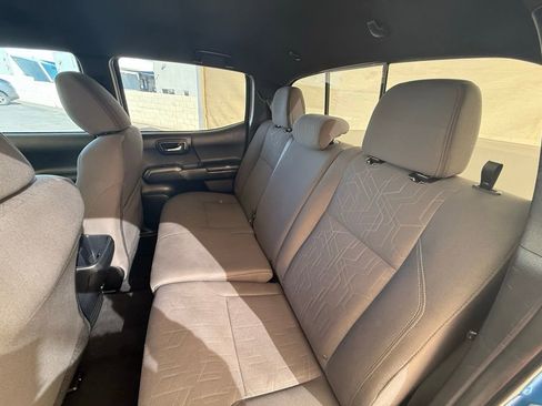 Used 2018 Toyota Tacoma TRD Off-Road image 19