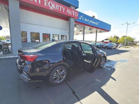 Used 2024 Kia Forte LXS FWD image 17
