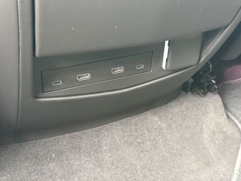Used 2025 Cadillac Escalade V AWD/4WD image 17