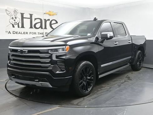 Used 2025 Chevrolet Silverado 1500 High Country AWD/4WD image 39