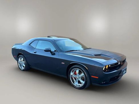 Used 2018 Dodge Challenger R/T Plus RWD image 2