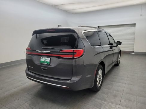 Used 2021 Chrysler Pacifica Touring FWD image 9