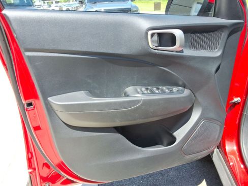 Used 2022 Hyundai Venue SEL FWD image 22