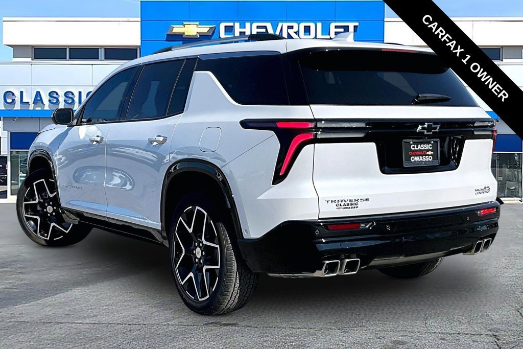 Used 2025 Chevrolet Traverse High Country FWD image 3
