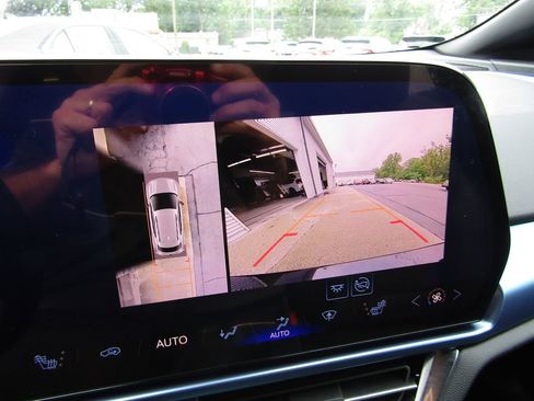 Used 2024 Chevrolet Equinox EV LT image 17