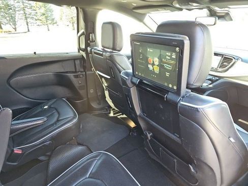 Used 2021 Chrysler Pacifica Limited w/ Uconnect Theater Family Group AWD/4WD image 17