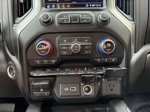 Used 2020 Chevrolet Silverado 1500 LTZ image 12