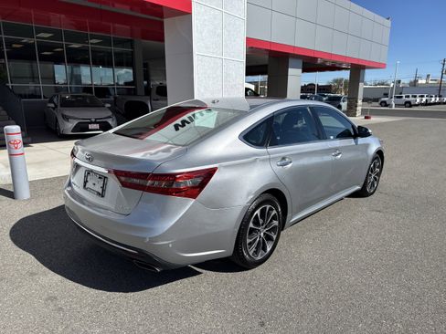 Used 2016 Toyota Avalon XLE image 4