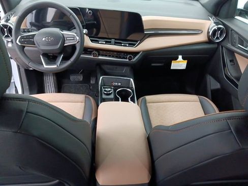 New 2026 Chevrolet Equinox ACTIV w/ Convenience Package III AWD/4WD image 8