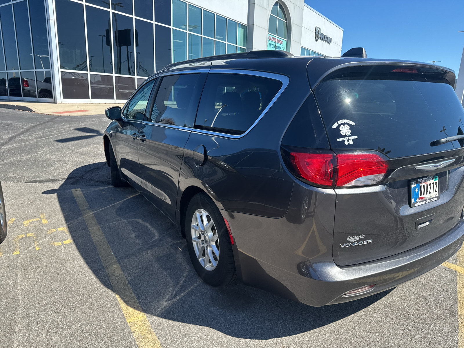 Used 2020 Chrysler Voyager Lxi FWD image 6