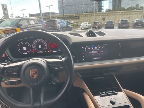 Used 2024 Porsche Cayenne Coupe image 10