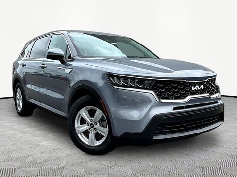 Certified 2023 Kia Sorento LX FWD image 3