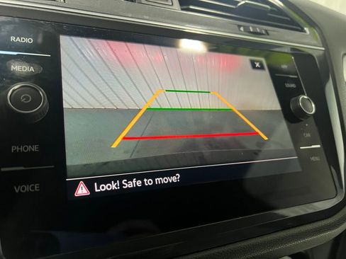 Used 2023 Volkswagen Tiguan SE R-Line image 9