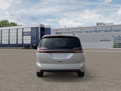 New 2026 Chrysler Pacifica Select image 7