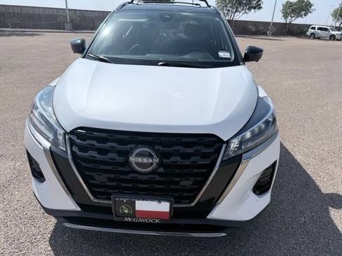 Certified 2024 Nissan Kicks SR w/ Interior Electronics Package FWD image 3