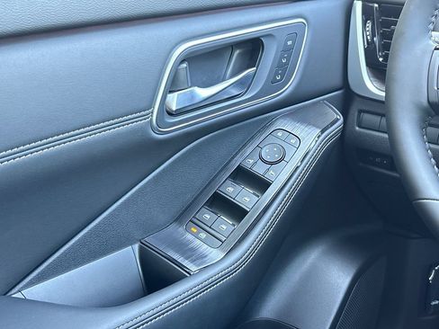 New 2026 Nissan Rogue Platinum AWD/4WD image 13