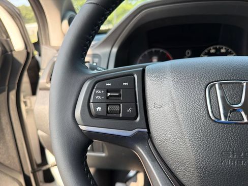 Certified 2025 Honda Ridgeline Sport image 17