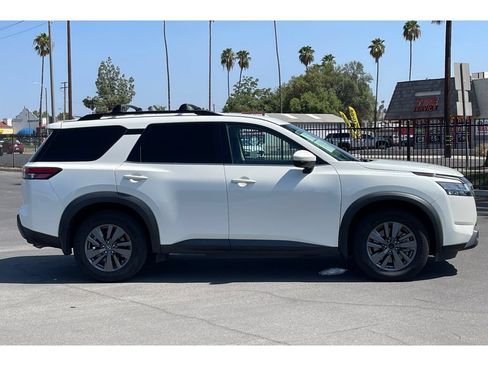 Used 2022 Nissan Pathfinder SV FWD image 8