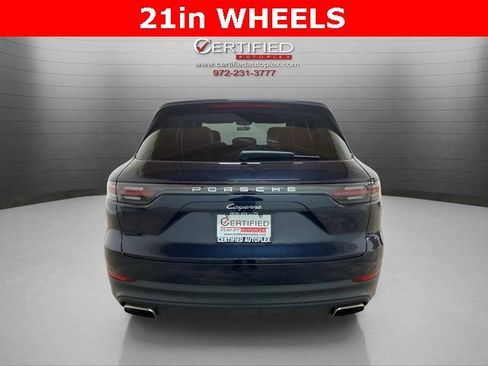 Used 2019 Porsche Cayenne w/ Premium Package image 5