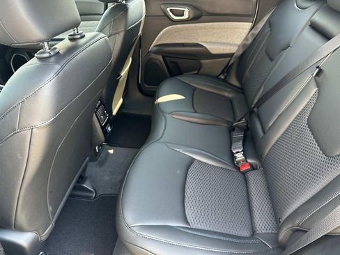 New 2025 Jeep Compass Latitude image 17