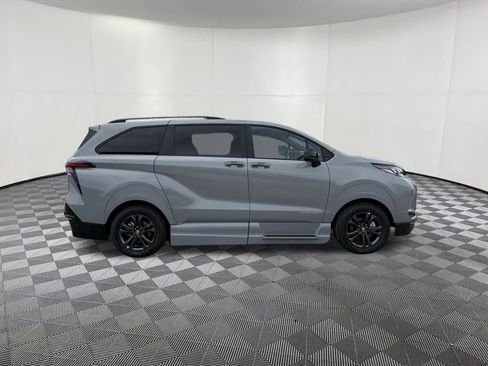 Used 2025 Toyota Sienna XSE image 2