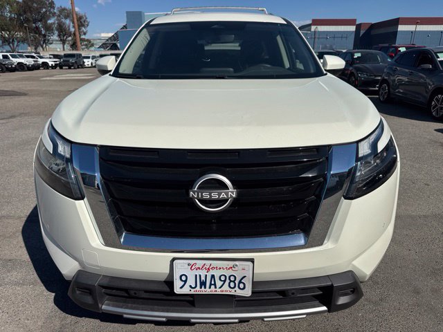 Used 2024 Nissan Pathfinder SL FWD image 2