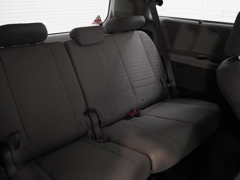 Used 2017 Toyota Sienna XLE w/ XLE Navigation Package image 13