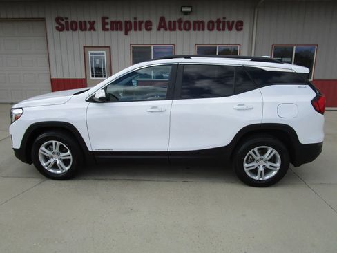 Used 2021 GMC Terrain SLE w/ Driver Convenience Package AWD/4WD image 2