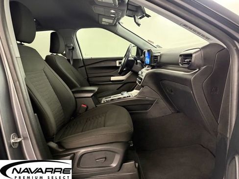 Used 2021 Ford Explorer XLT image 32