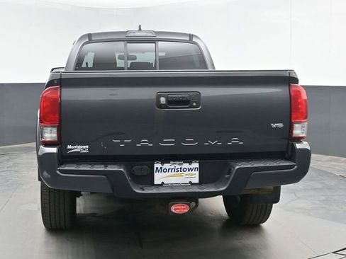 Used 2016 Toyota Tacoma TRD Sport AWD/4WD image 13