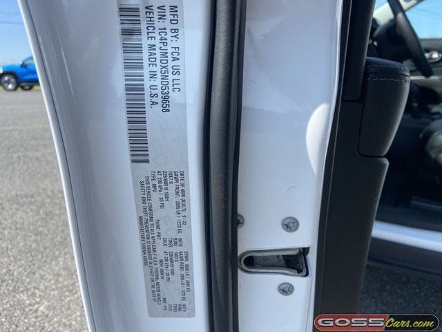 Used 2022 Jeep Cherokee Limited w/ Mopar Interior Package AWD/4WD image 35