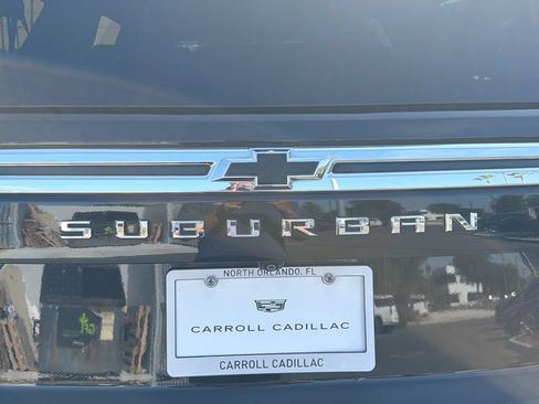 Used 2021 Chevrolet Suburban LT w/ LT Signature Package RWD image 11