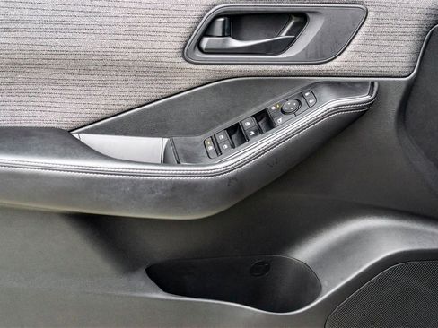 Used 2022 Nissan Rogue S image 10