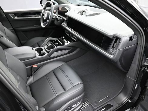 New 2026 Porsche Cayenne Turbo AWD/4WD image 33