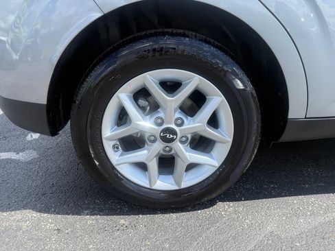 Used 2025 Kia Soul LX w/ LX Technology Package FWD image 39