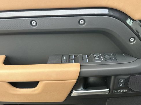 New 2026 Land Rover Defender 130 X-Dynamic SE AWD/4WD image 11