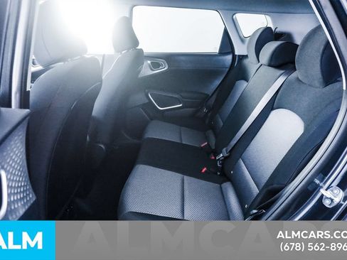 Used 2025 Kia Soul LX w/ LX Technology Package FWD image 11