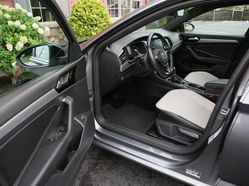 Used 2019 Volkswagen Jetta R-Line FWD image 7