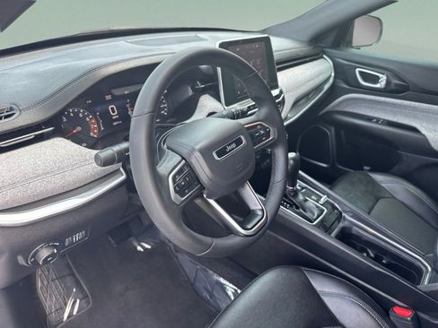 Used 2025 Jeep Compass Latitude AWD/4WD image 18